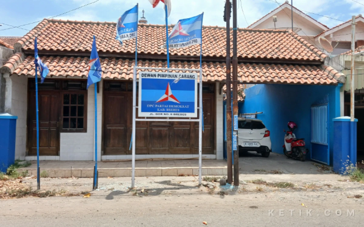 Thumbnail Berita - Kantor DPC Demokrat Brebes Kembali Dibuka Usai Disegel Kader, Aktivitas Normal