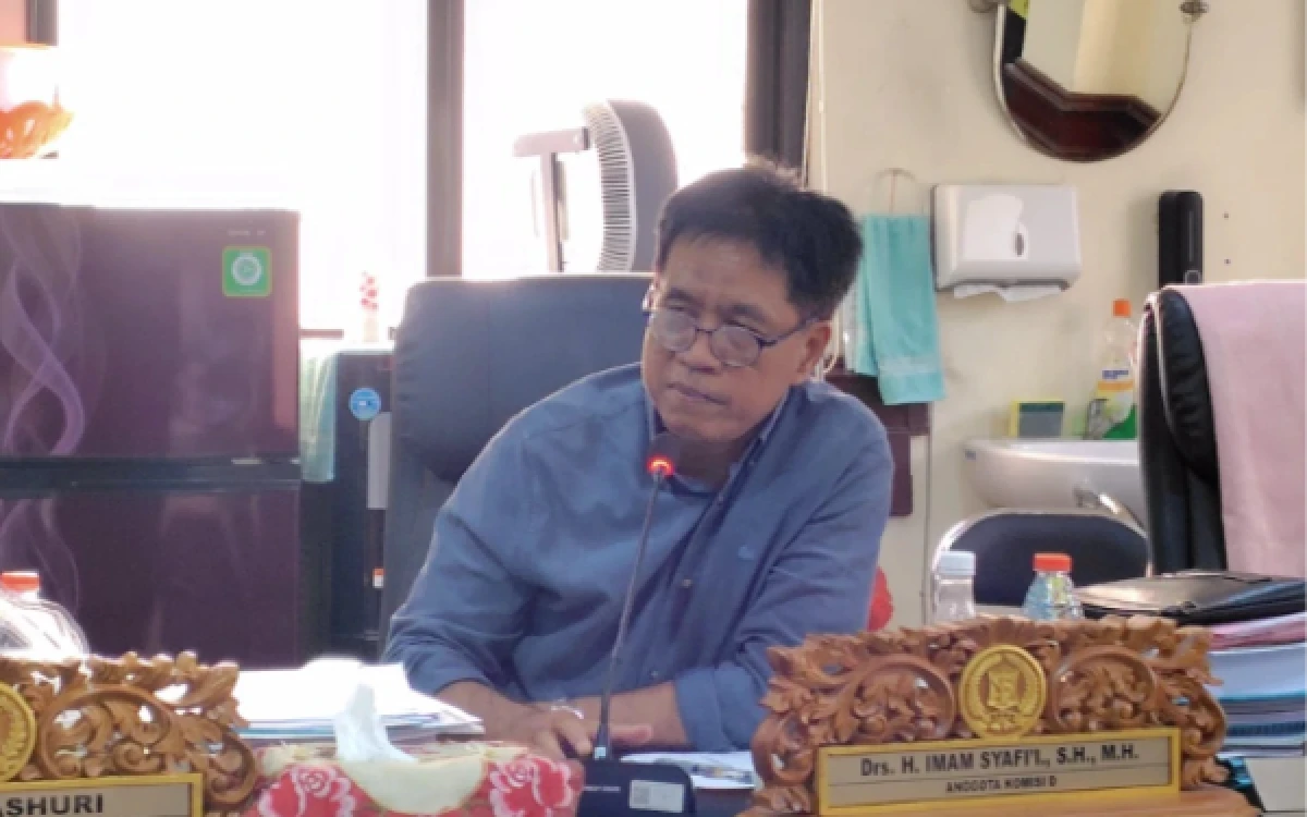 Thumbnail Berita - DPRD Surabaya Minta Respons Cepat Tangani Sekolah Rusak, Jangan Tunggu Viral
