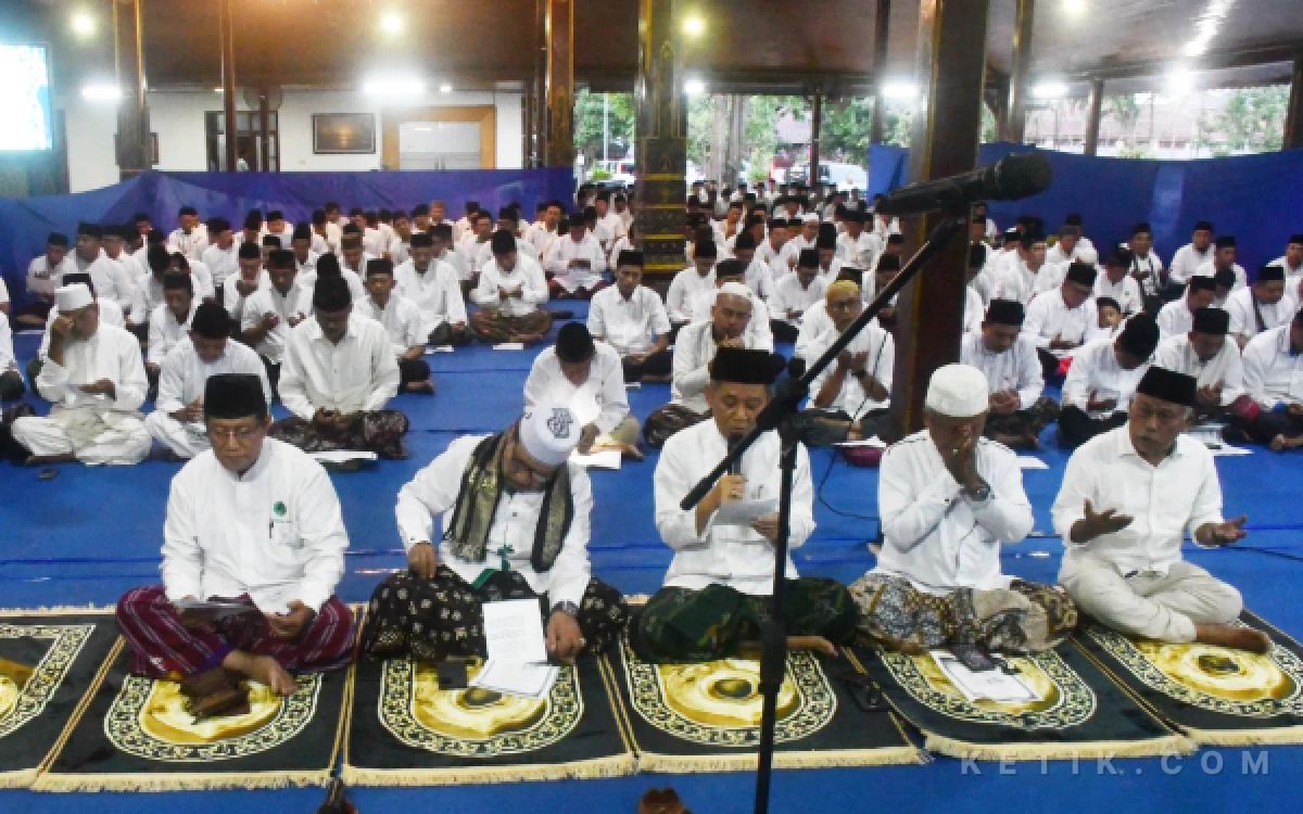 Thumbnail Berita - Mengetuk Pintu Langit di Tulungagung: Doa Bersama, Sinergi Ulama-Umbara, dan Harapan Baru 1448 H