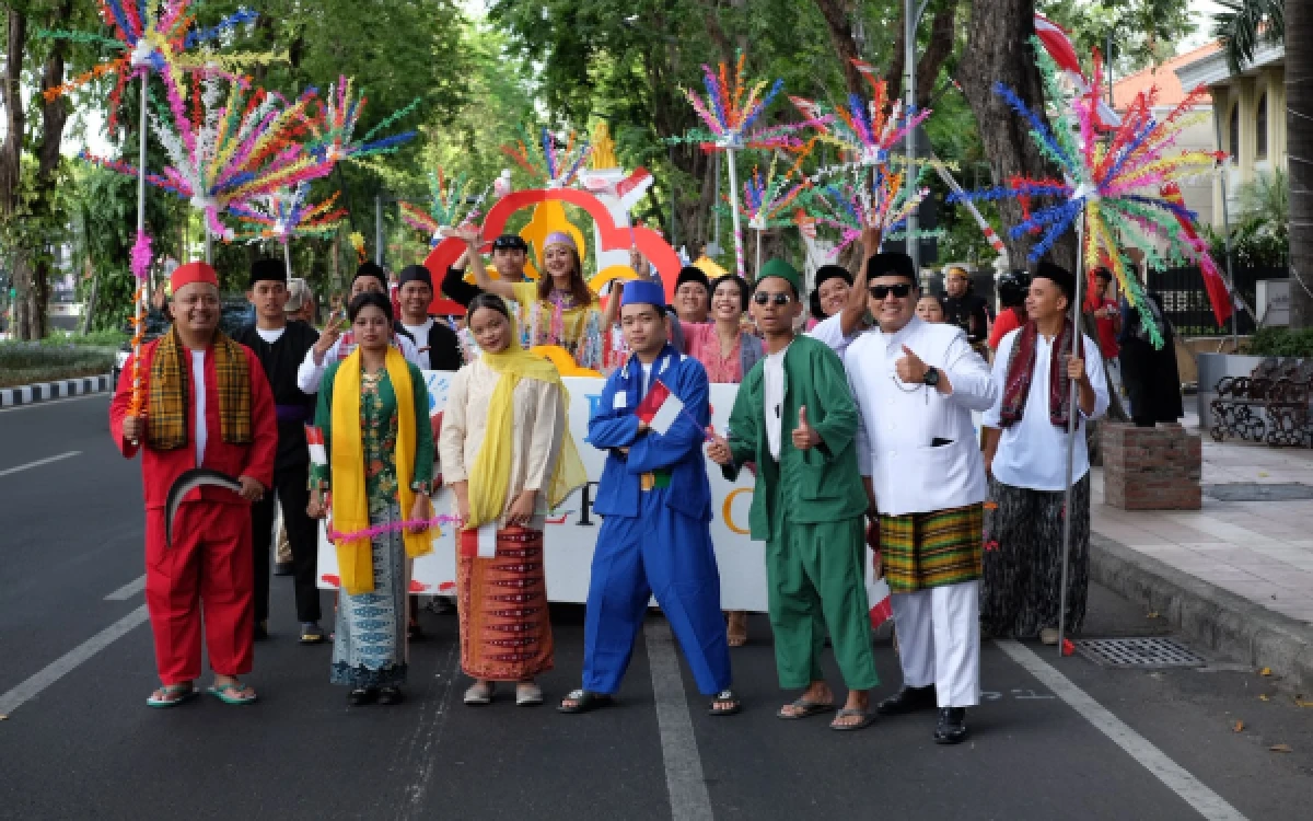 Foto Karnaval busana daerah dalam rangka memperingati HUT RI ke-81 (Foto : Mercure Surabaya Grand Mirama For Ketik.com)