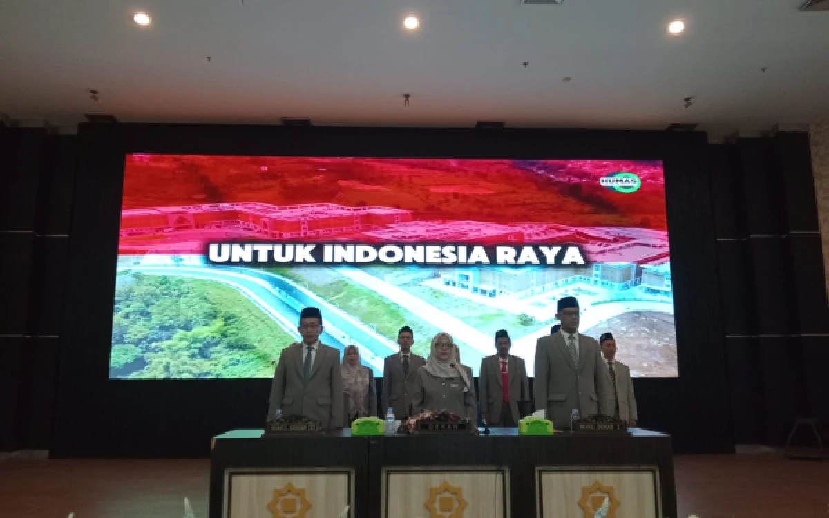 Foto Jajaran pimpinan Fakultas Syariah UIN Malang mengikuti rangkaian kegiatan Yudisium ke-61 dan Pembekalan Calon Wisudawan Periode V Tahun 2026. (Foto: Fakultas Syariah UIN Malang)