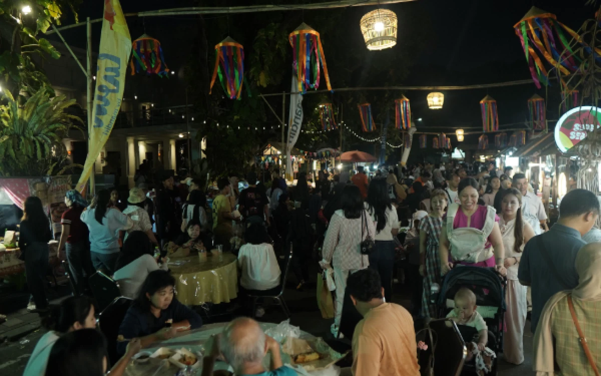 Foto Suasana malam hari pada acara Tong Tong Night Market 2026 yang digelar oleh The Shalimar Boutique Hotel Malang. (Foto: The Shalimar Boutique Hotel Malang for Ketik.com)