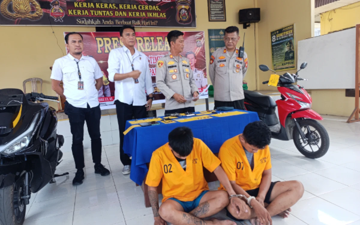 Foto Ungkap kasus dan pelaku Curanmor di Mapolsek Ilir Timur II Palembang, Senin 13 Juni 2026. (Foto :  Yola/Ketik.com)