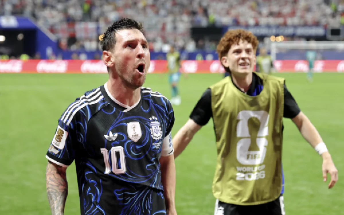 Thumbnail Berita - Argentina Tumbangkan Inggris 2-1, Messi Tampil di Final Piala Dunia Kali Ketiga!