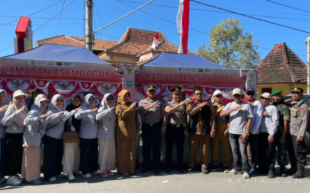 Thumbnail Berita - Parade Drumband Meriahkan Penutupan HUT ke-81 RI di Asembagus Situbondo