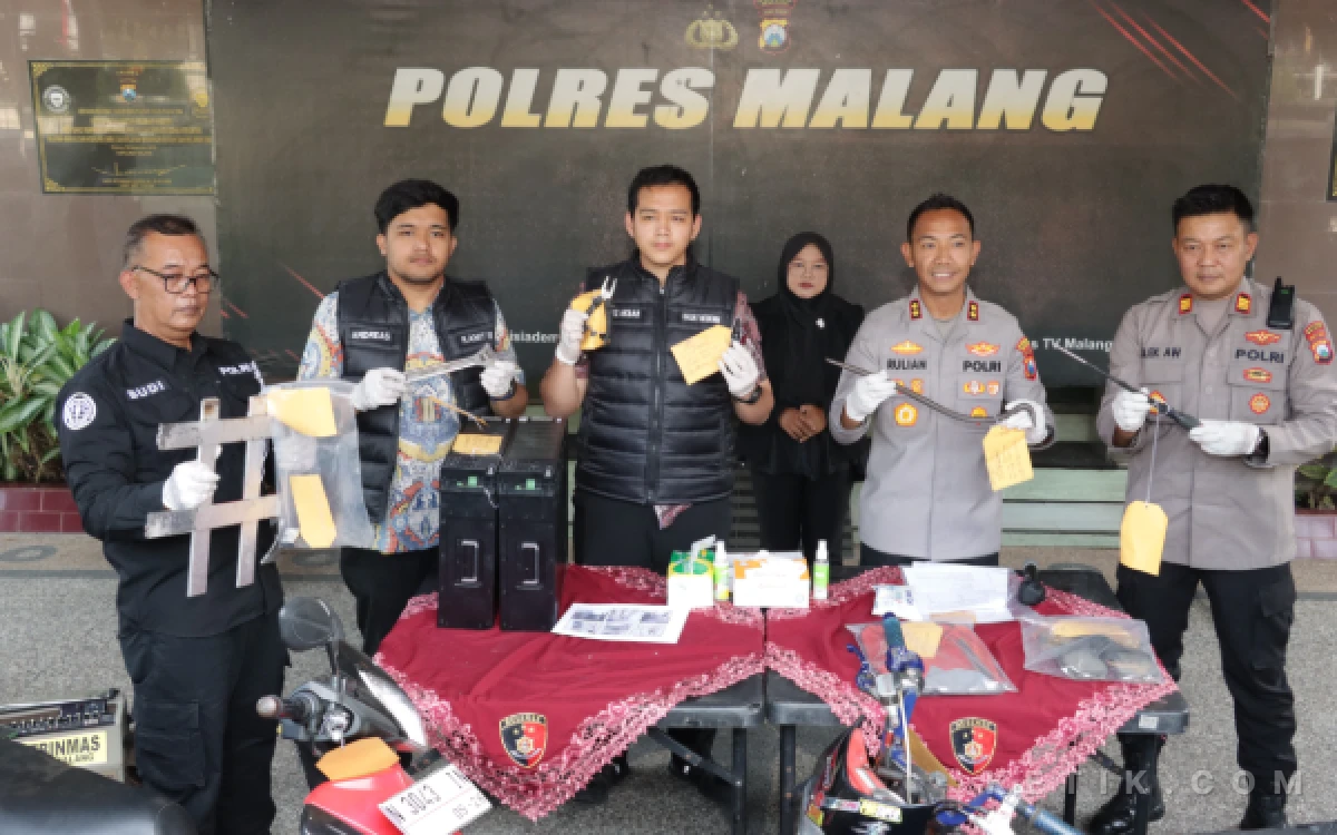Thumbnail Berita - Beraksi di 17 TKP! Polres Malang Bekuk Komplotan Pencuri Baterai Tower, Total Kerugian 431 Juta ‎