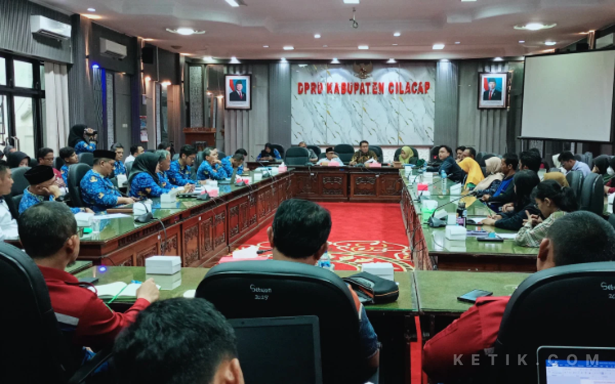 Thumbnail Berita - Tanah Tak Kunjung Dibayar PT. S2P dan Rencana Relokasi SDN 3 Slarang Warga Winong Mengadu Ke DPRD Cilacap
