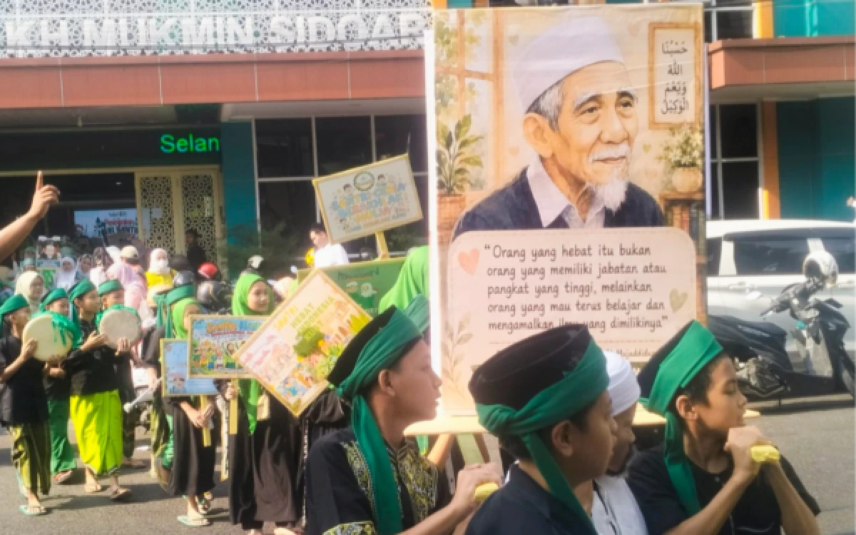 Thumbnail Berita - Hari Santri Nasional, MINU KH Mukmin Gebyar Pawai dan Kreativitas Siswa