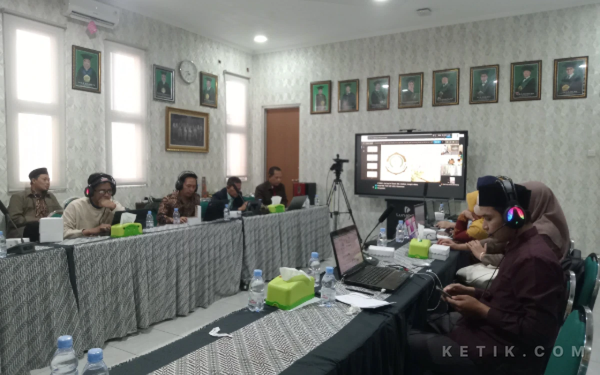 Foto Pemaparan materi dari narasumber di momen ICOLESS ke-9 yang diselenggarakan oleh Fakultas Syariah UIN Malang. (Foto: Aliyah/Ketik.com)