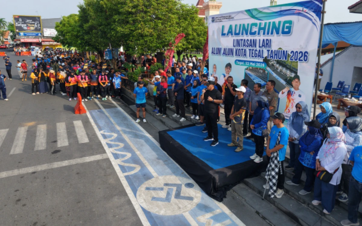 Thumbnail Berita - Lintasan Lari Alun-alun Kota Tegal Resmi Dibuka, Warga Sambut Antusias