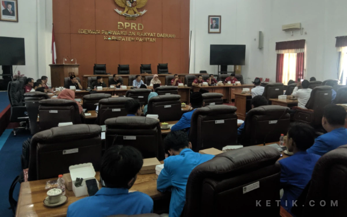 Thumbnail Berita - PMII dan DPRD Pacitan Bahas Nasib Guru Madrasah, Tiga Poin Ini Disepakati