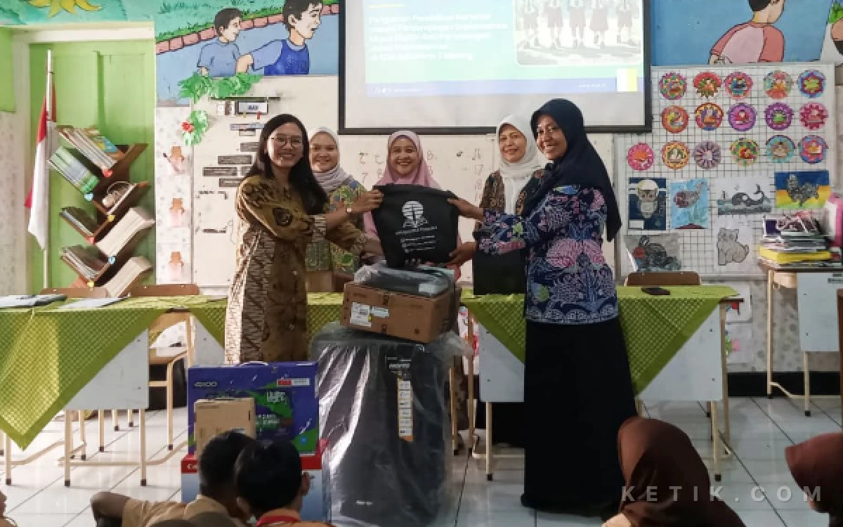 Thumbnail Berita - Lawan Bullying di Sekolah, UT Jakarta dan UM Ciptakan Buku Cerita untuk Siswa SDN Sukoharjo 1 Malang