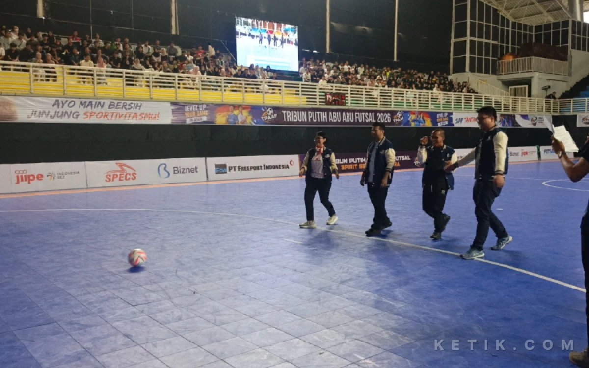 Thumbnail Berita - Turnamen Futsal Pelajar Nasional TPAAF Resmi Dibuka Wagub Jatim Mas Emil di Gresik