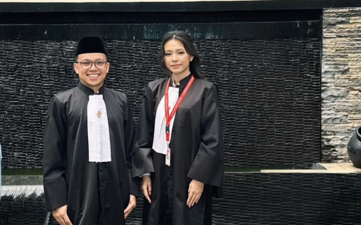 Thumbnail Berita - Kakak Beradik Misael Pusung dan Prishela Kaunang Resmi Jadi Advokat usai Disumpah di PT Banten