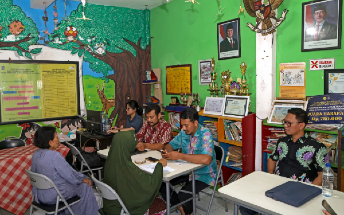 Thumbnail Berita - Eri Cahyadi Instruksikan ASN Pemkot Surabaya Berkantor di Balai RW, Minta Berikan Solusi Kepada Warga