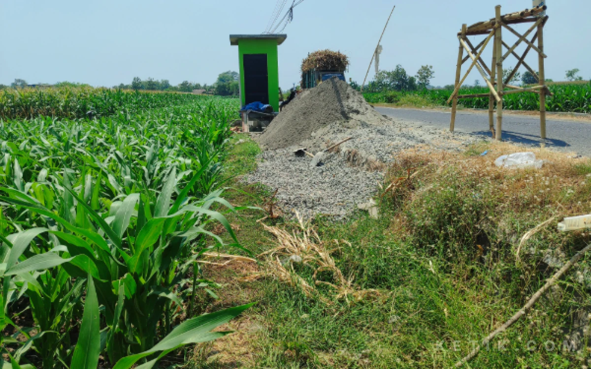 Thumbnail Berita - Proyek IRPOM Rp155,7 Juta di Jombang Disorot, Sumur Bor Berdiri di Atas Saluran Irigasi