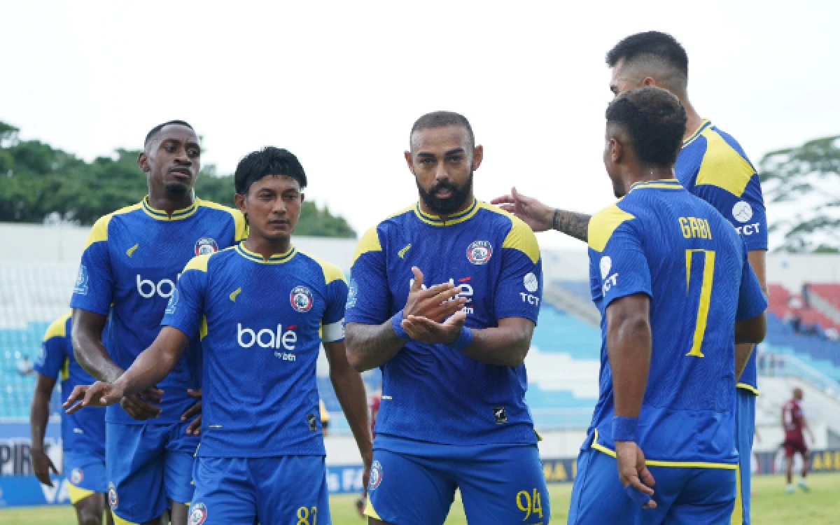 Thumbnail Berita - Trisula Dalberto, Gabi, dan Joel Moncer, Arema FC Lumat PSM Makassar
