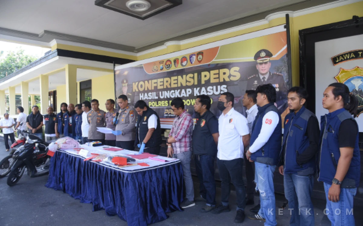 Thumbnail Berita - ART di Bondowoso Dibekuk Polisi usai Gondol 100 Perhiasan Milik Majikan Baru Sepekan Bekerja