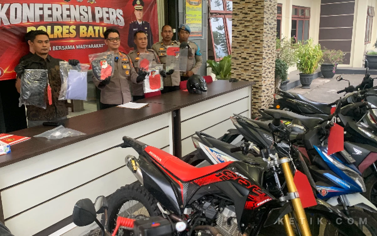 Thumbnail Berita - Polres Batu Sikat Komplotan Curanmor, 11 Tersangka Terancam 7 Tahun Penjara
