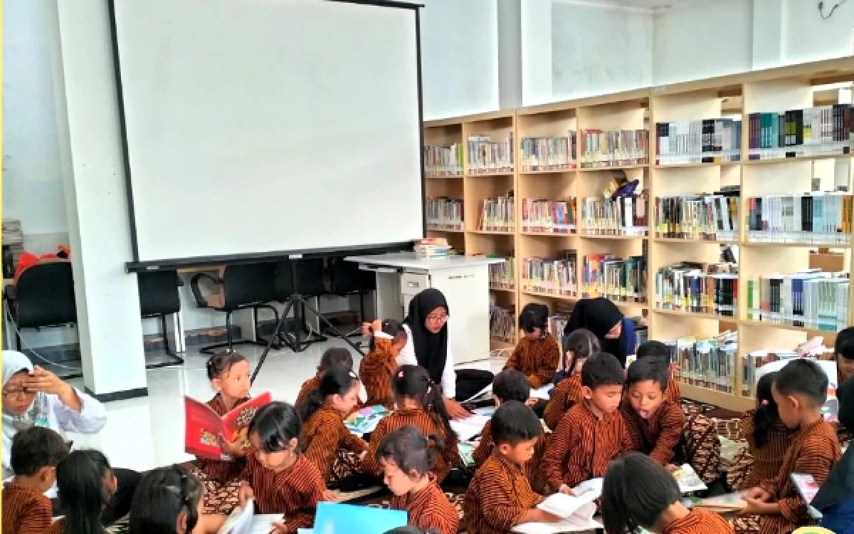 Thumbnail Berita - Hari Buku Nasional, Melihat Lebih Dekat Perpustakaan Kabupaten Malang di Kepanjen yang Miliki Fasilitas Lengkap
