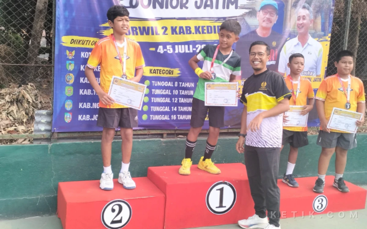 Thumbnail Berita - Petenis Junior Trenggalek Zaky Hildan Sabet Gelar Juara di Kejurwil 2 Jatim 2026