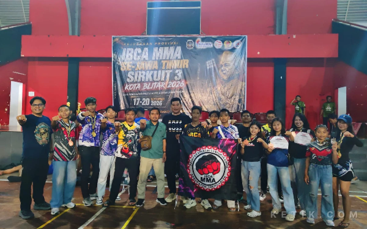 Thumbnail Berita - Atlet MMA Trenggalek On Fire, Sabet Dua Emas di Kejurprov MMA Jatim 2026