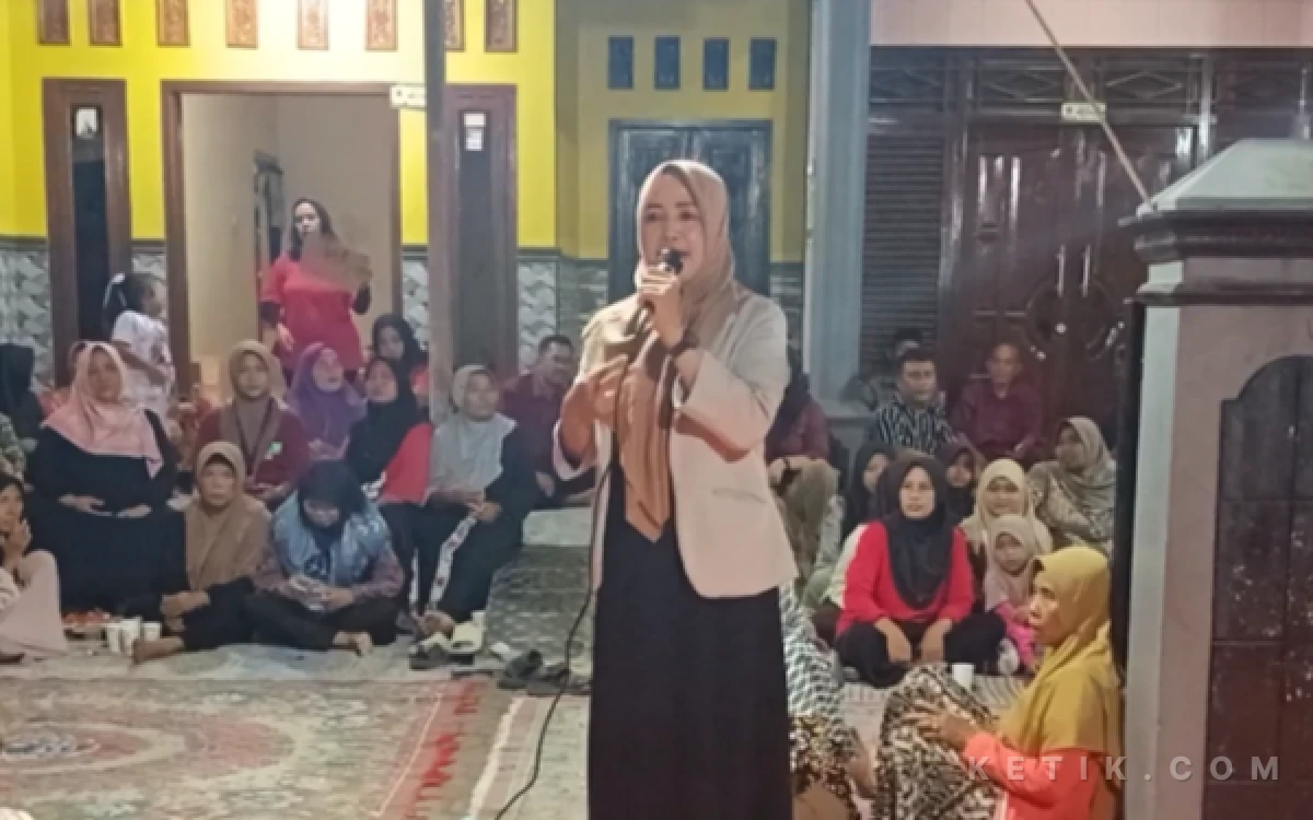Thumbnail Berita - Isu Dugaan Korupsi Beredar Jelang Pilkades Pamutih Pemalang, Calon Petahana Purwati Minta Tidak Mudah Percaya