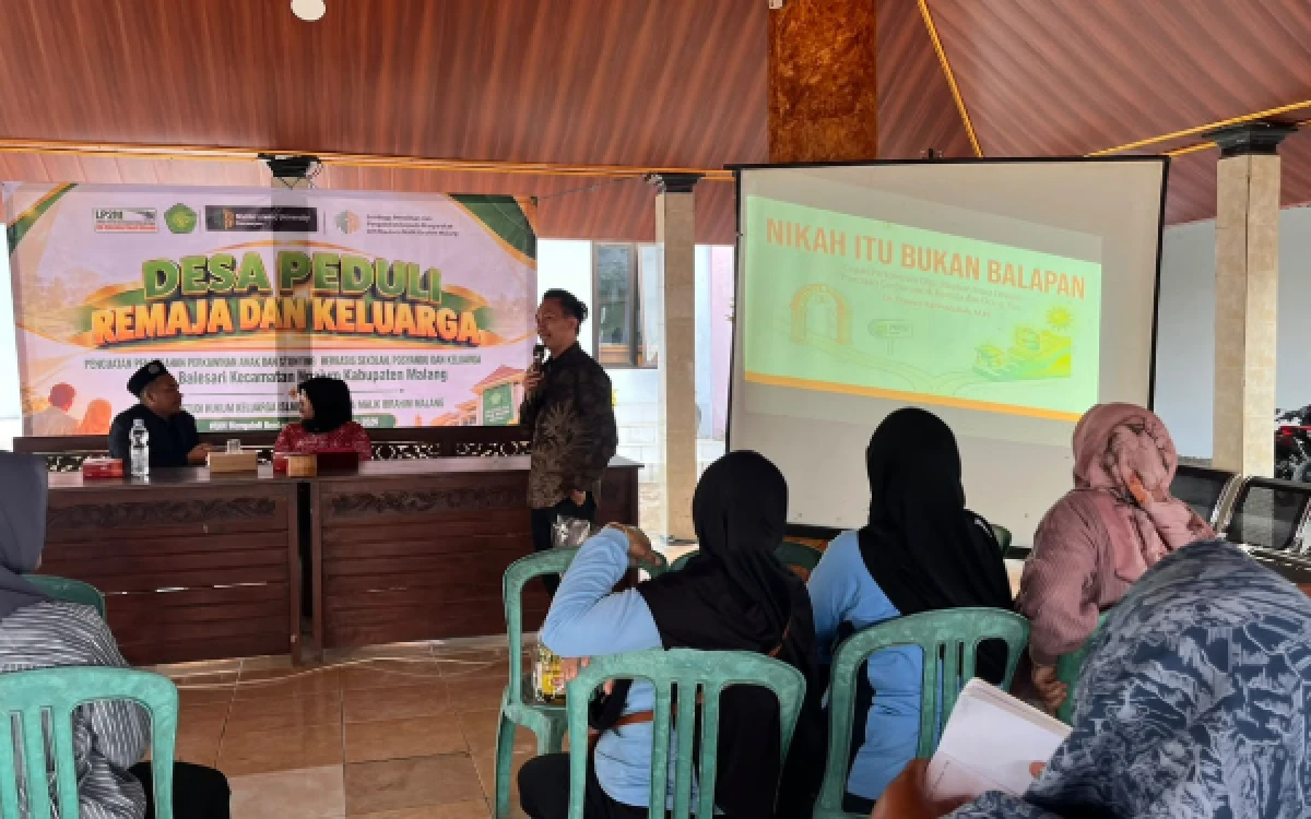 Foto Dr. Prayudi Rahmatullah, M.HI., sedang menjelaskan materi tentang regulasi perkawinan di Indonesia dengan mengusung pesan "Nikah Itu Bukan Balapan". (Foto: Dok. Pribadi)