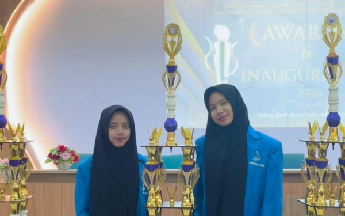 Foto Santri Thursina IIBS berhasil menghafalkan 150 mufradat Bahasa Arab dalam waktu 10 hari hingga menyabet Juara Umum dalam ajang Olimpiade Kosa Kata Bahasa Arab Tingkat ASEAN 2026. (Foto: Thursina IIBS)