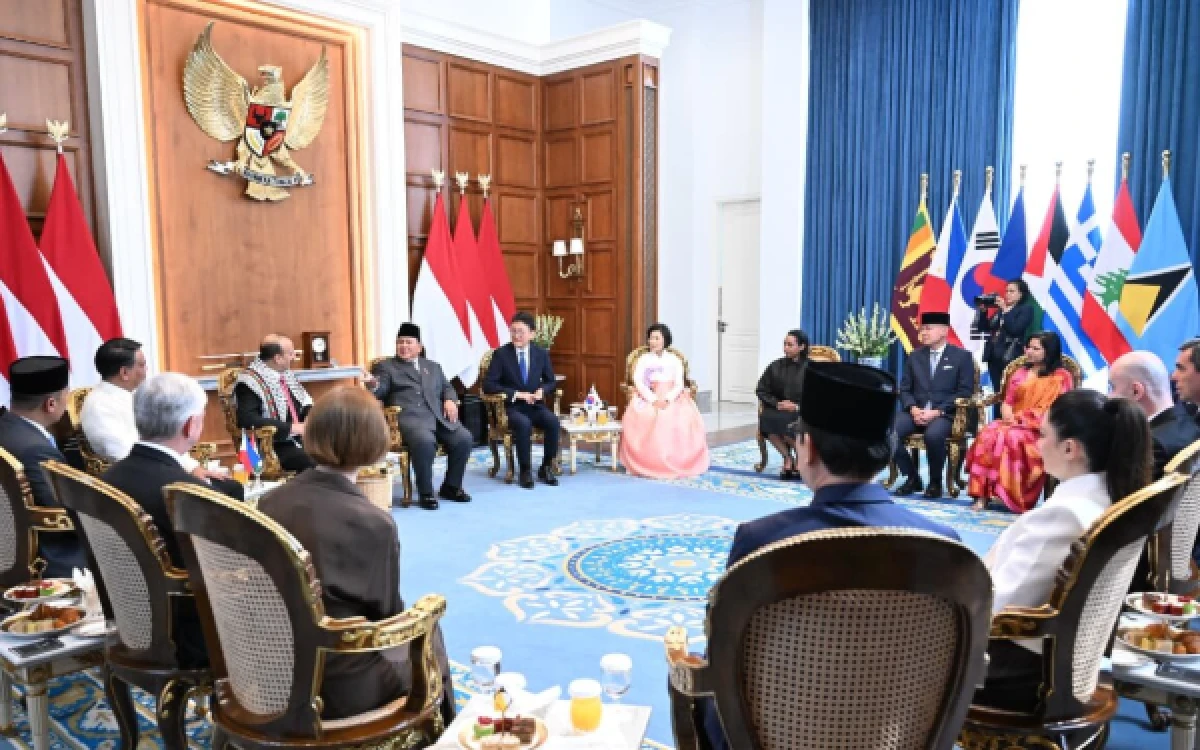 Thumbnail Berita - Presiden Prabowo Terima Surat Kepercayaan Delapan Duta Besar Negara Sahabat di Istana Merdeka