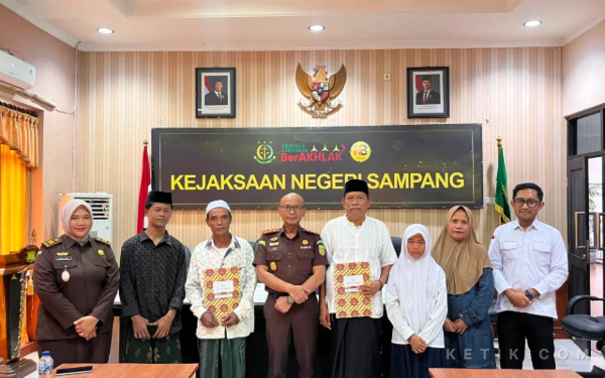 Thumbnail Berita - Wujud Pengayoman Hukum, Kejari Sampang Fasilitasi Hak Perwalian Tiga Anak