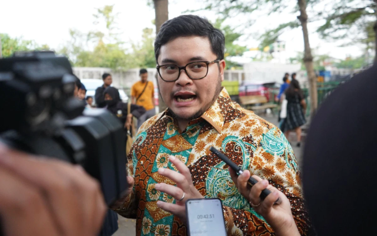 Thumbnail Berita - Keputusan Belum Final, Mas Dhito Sebut Kebijakan 5 Hari Sekolah Masih Dikaji