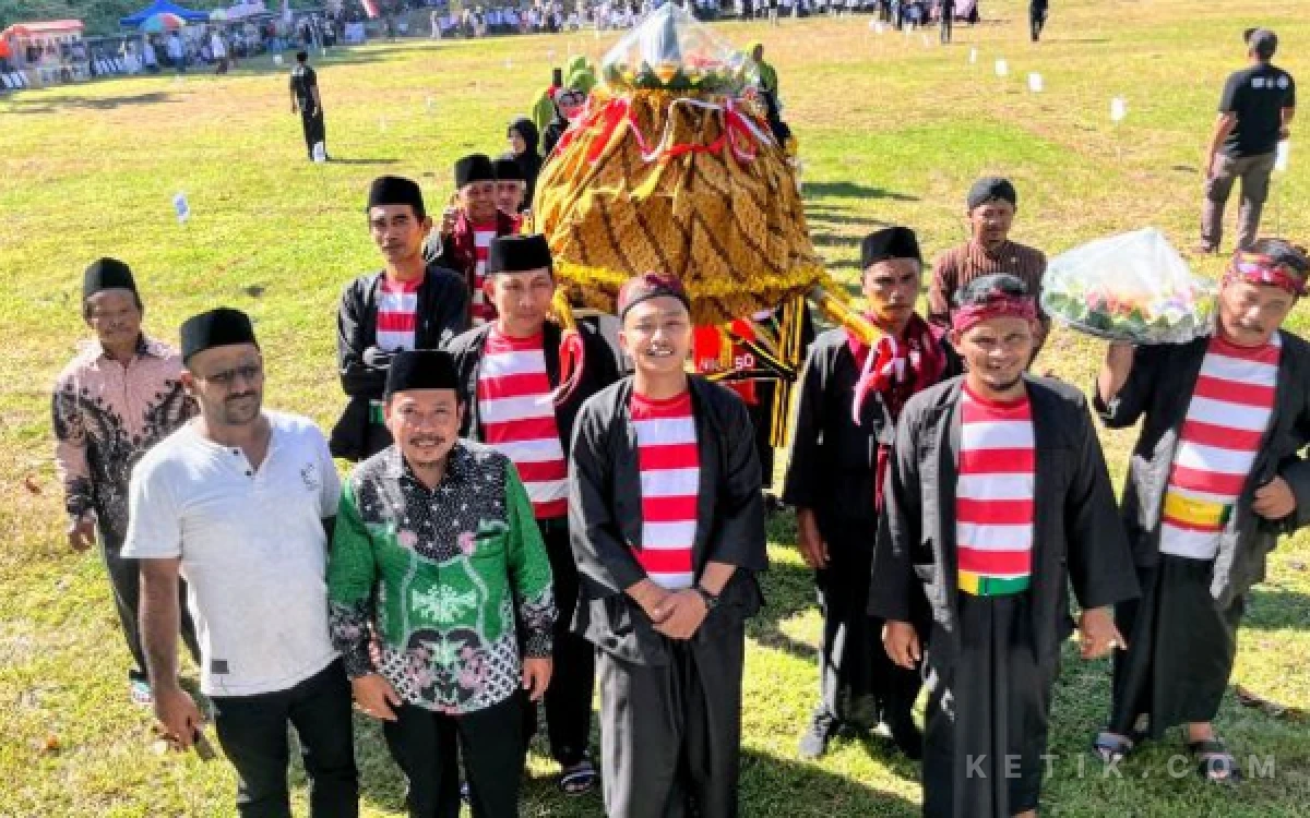 Thumbnail Berita - Jadi Simbol Rasa Syukur, Grebeg Suro Desa Sumberagung Kabupaten Malang Berlangsung khidmat