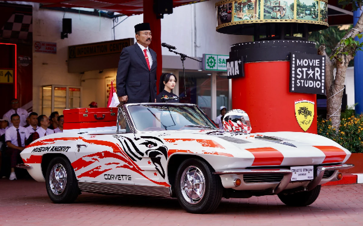 Thumbnail Berita - Unik! Upacara HUT RI ke-81 di Museum Angkut Gunakan Mimbar Chevrolet Corvette Stingray 1963