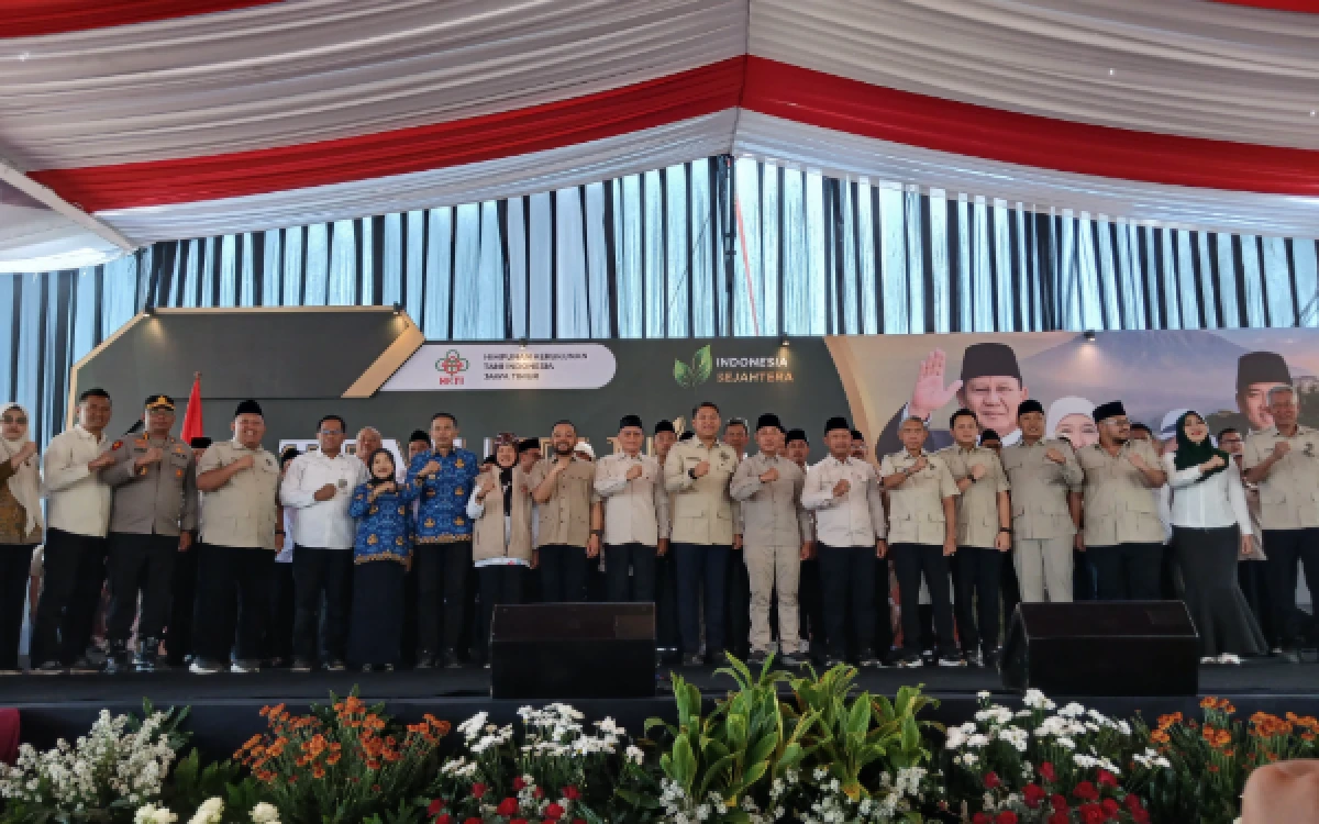 Thumbnail Berita - Sudaryono Lantik Pengurus DPD dan DPC HKTI se-Jatim 2026–2031, Arum Sabil Dipercaya Pimpin Perjuangan Petani