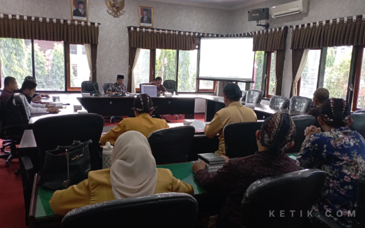Thumbnail Berita - Bapemperda DPRD Trenggalek Sebut Raperda PAPBD 2026 Layak Masuk Tahapan Berikutnya