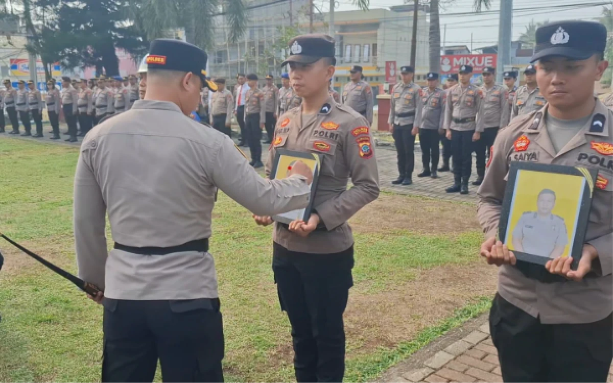 Thumbnail Berita - Dua Personel Polres Bitung Dipecat, Kapolres Ingatkan Anggota Jaga Integritas