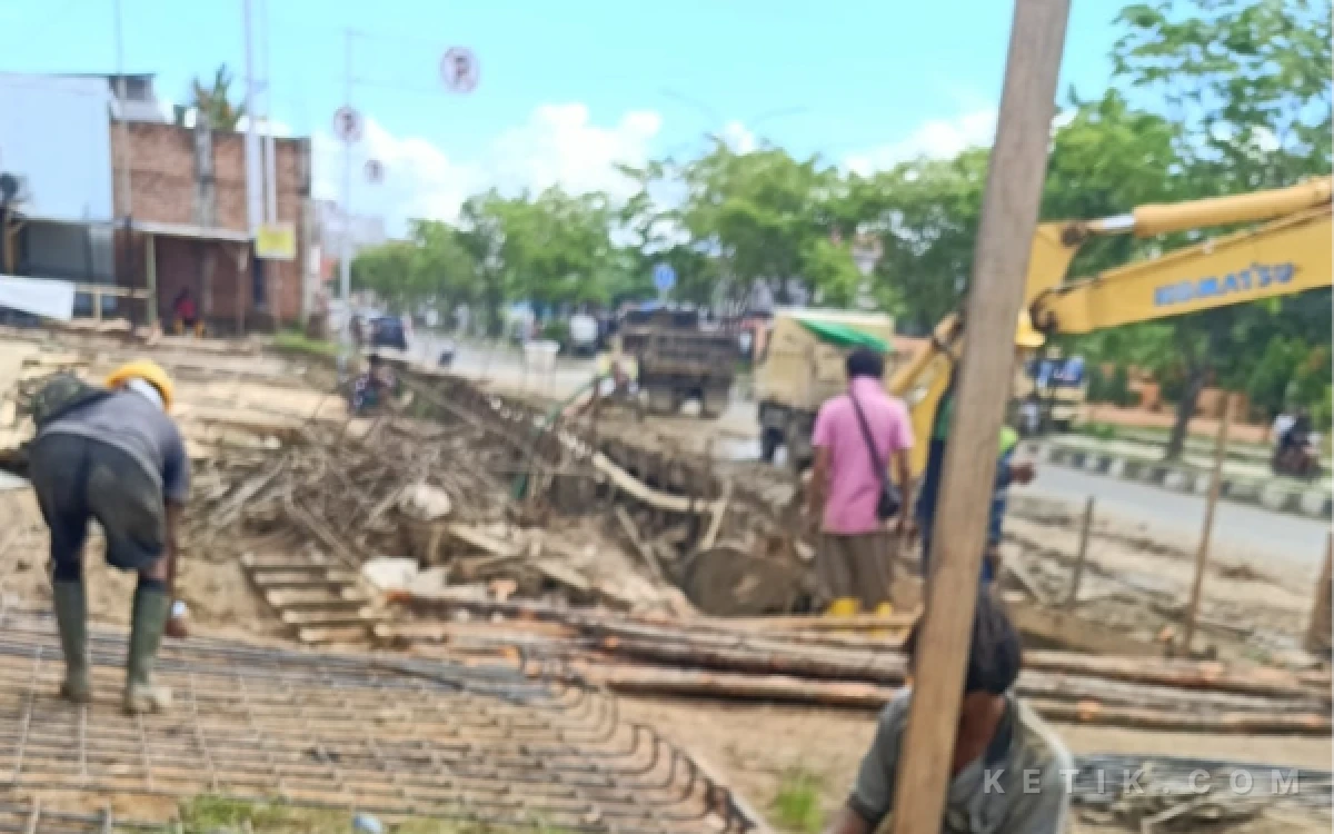 Thumbnail Berita - Masyarakat Soroti Proyek Parit di Km 10 Sorong yang Diduga Abaikan SOP