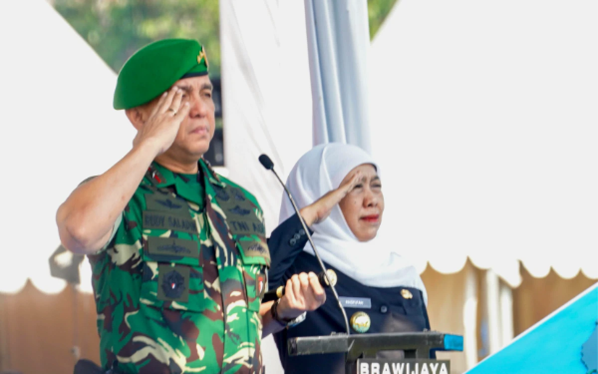 Thumbnail Berita - Gubernur Khofifah-Pangdam V/Brawijaya Buka Karya Bakti Skala Besar TNI  AD di Madura, Optimis Percepat Pemerataan Pembangunan dan Kesejahteraan