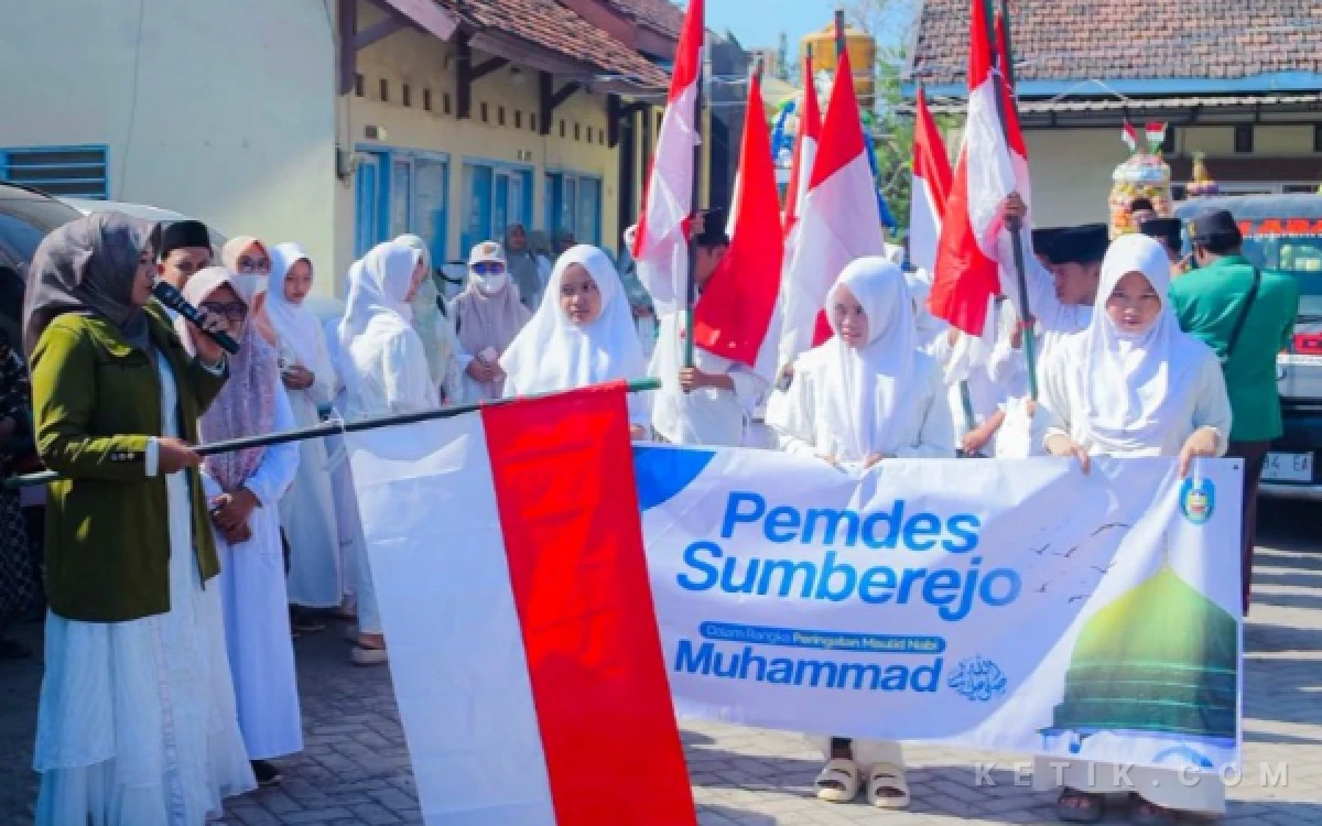 Thumbnail Berita - Kirab Ancak Agung Warnai Peringatan Maulid Nabi Muhammad SAW di Ponpes Salafiyah Syafi’iyah Sukorejo Situbondo