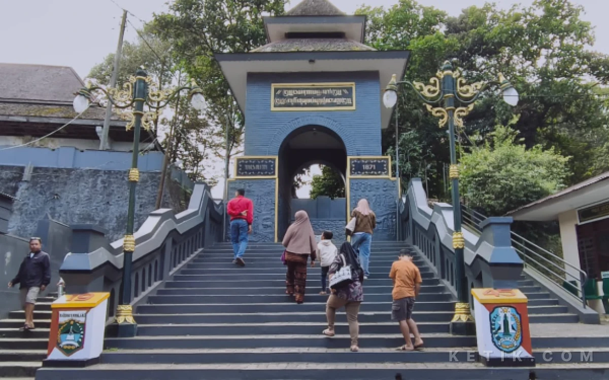 Thumbnail Berita - Jejak Pesarean Gunung Kawi, Berawal dari Wasiat Eyang Djoego hingga Dikelola Turun-Temurun Sejak 1871