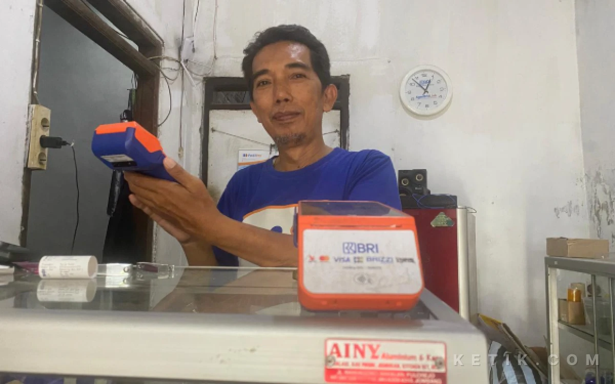 Thumbnail Berita - Kisah Perangkat Desa di Jombang yang Andalkan BRILink untuk Kebutuhan Harian