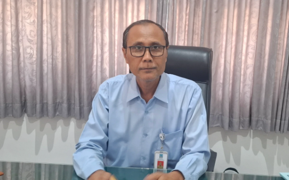Foto Kepala Dinas Perpustakaan dan Kearsipan Sleman Anton Sudjarwo menceritakan perjalanan Pabrik Gula Beran yang kini menjelma menjadi pusat pemerintahan dan pelayanan publik Kabupaten Sleman. (Foto: Fajar R/Ketik.com)