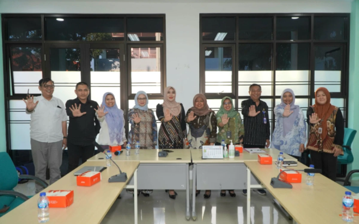 Foto Lia Istifhama bersama jajaran Dinas Pemberdayaan Perempuan, Anak dan Kependudukan (P3AK) Provinsi Jawa Timur (P3AK) Provinsi Jawa Timur, Senin, 10 Agustus 2026. (Foto: Dokumentasi Pribadi)