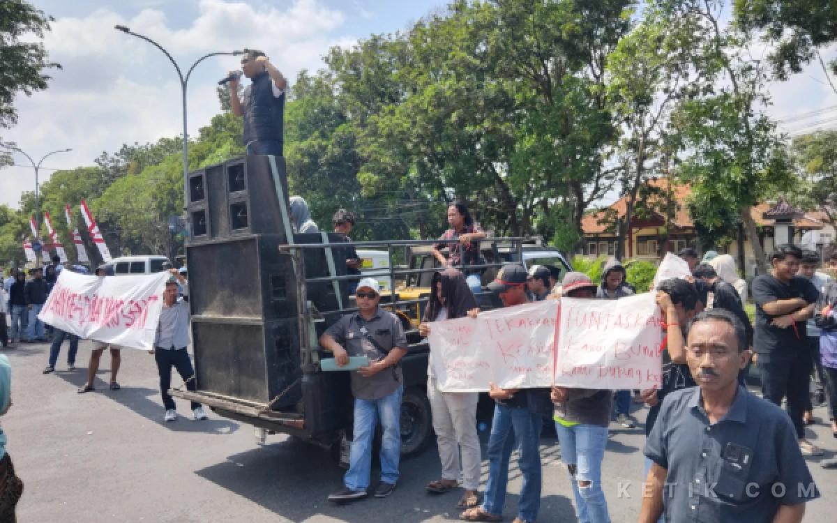 Thumbnail Berita - Kejari Bangkalan Didesak Buka Penyidikan Baru dalam Kasus Korupsi PT Tonduk Majeng Madura