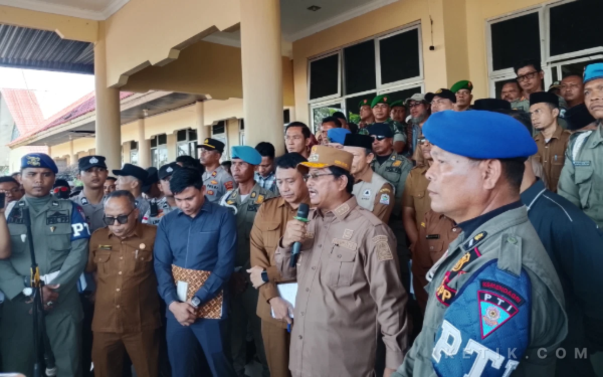 Thumbnail Berita - Seribuan Massa Geruduk Kantor Bupati Aceh Singkil, Ini Tuntutannya