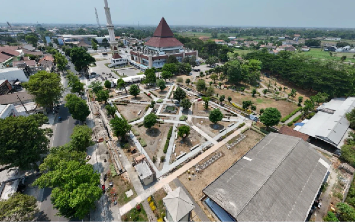 Thumbnail Berita - Tingkatkan Kenyamanan dan Keamanan Pengunjung, Pemkab Kediri Rehabilitasi Taman Kilisuci