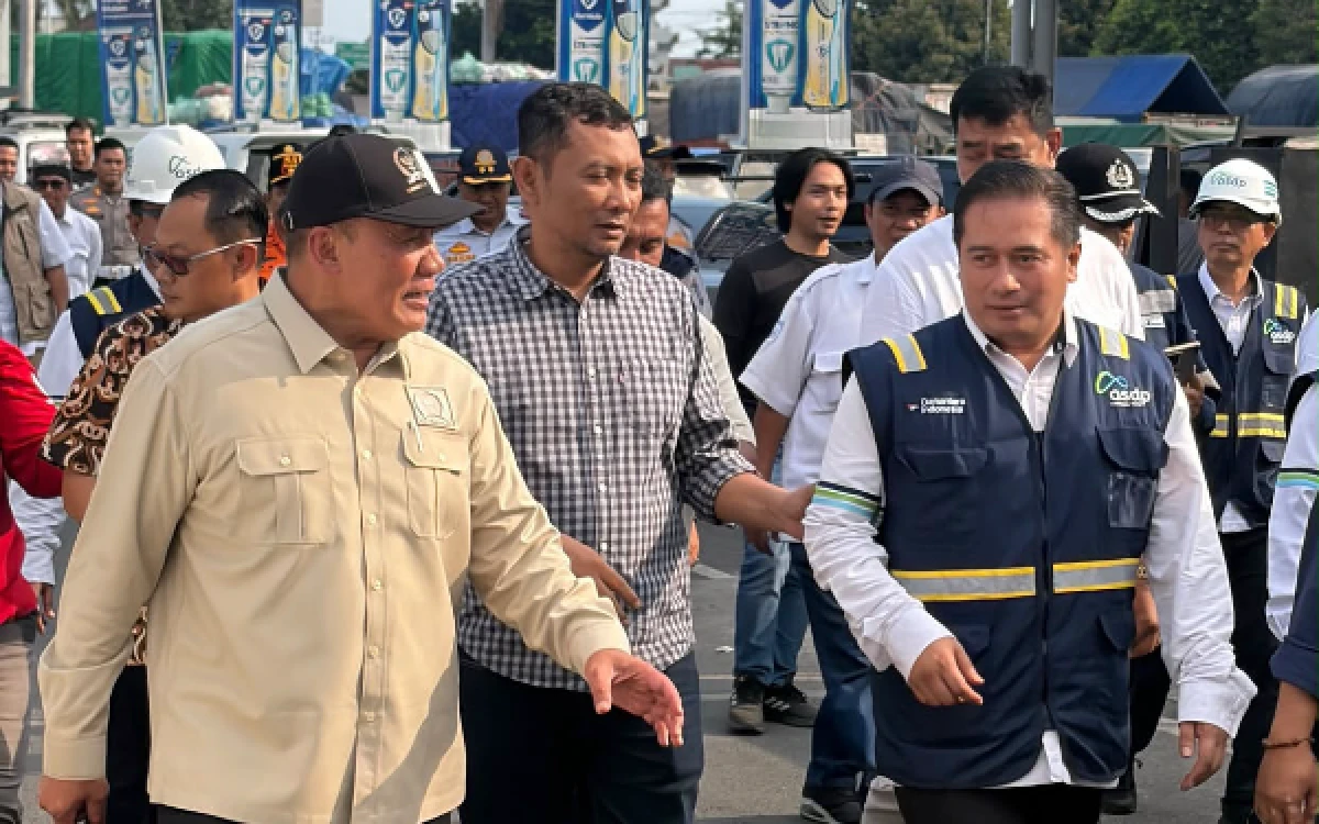 Thumbnail Berita - Bambang Haryo Soroti Antrean Pelabuhan Ketapang, Bongkar Muat Dipercepat Jadi 15 Menit