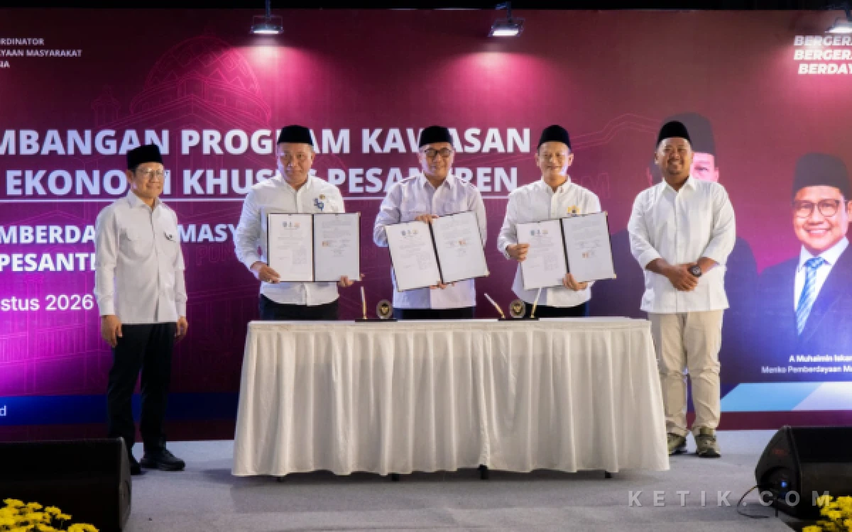 Thumbnail Berita - Menko PM Bersama Pemkab Gresik Perkuat Ekosistem Sosial Ekonomi Pesantren, Hubungkan SMK dengan Industri