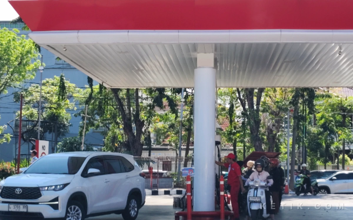 Thumbnail Berita - BBM di Surabaya Mulai Langka, Pertamina Genjot Pasokan BBM ke SPBU